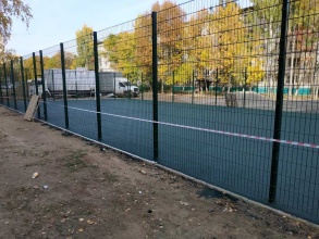 Забор на спортивную площадку 40 метров фото в Новопетровском