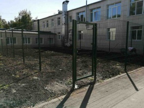 3D заборы для школы 15 метров фото в Новопетровском
