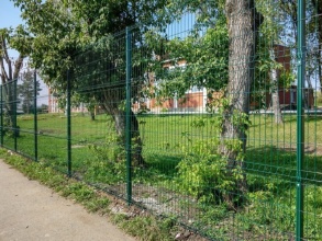 3D заборы для школы 90 метров фото в Новопетровском