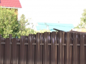 Забор из евроштакетника на ленточном фундаменте 10 метров фото в Новопетровском