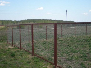 Забор из сетки рабицы в натяг секционный 12 метров фото в Новопетровском