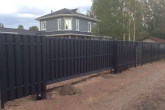Забор из евроштакетника с бетонированием столбов 80 метров фото в Новопетровском